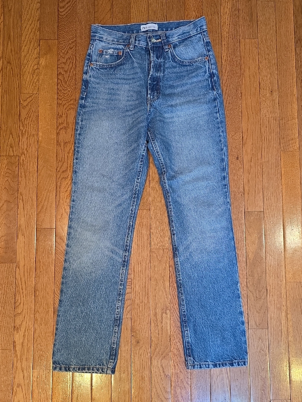 Zara Straight Leg Jeans in Washed Blue, Size 4